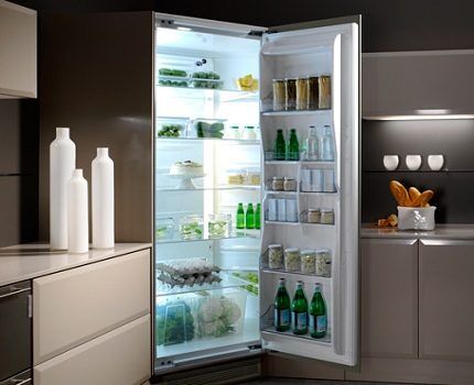 Corner refrigerator