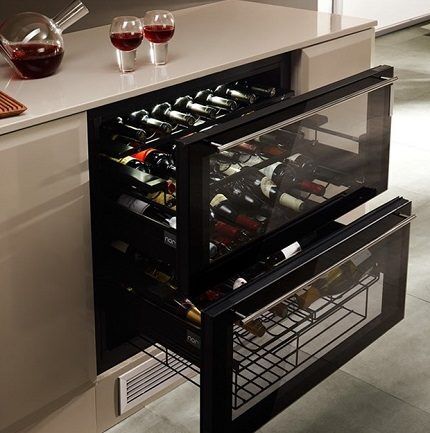 Built-in wine refrigerator