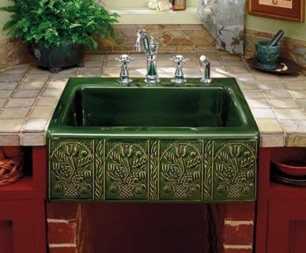 Exclusive model of ceramic sink