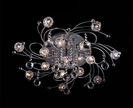 Chandelier with halogen lamps