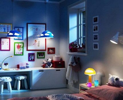 Iluminação halógena em quarto infantil