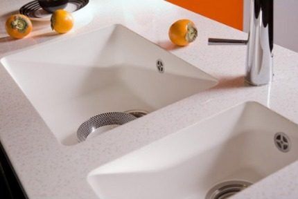Porcelain stoneware kitchen sinks