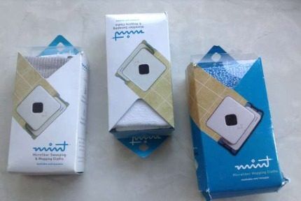 Wipes for washing robot vacuum cleaners