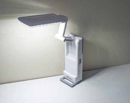 Tabletop freestanding LED lamp from Feron