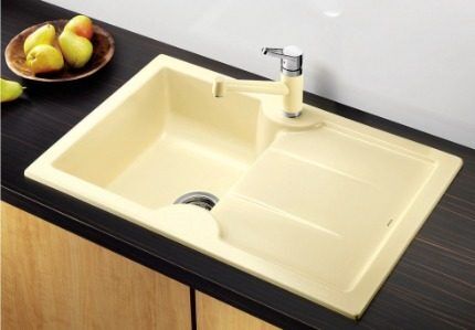 Undermount kitchen sink