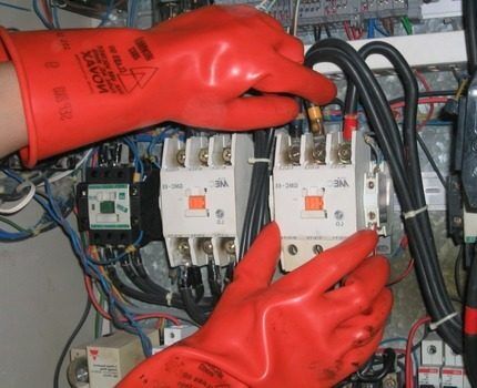 Protective gloves