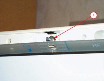 Thermal relay mounting screws