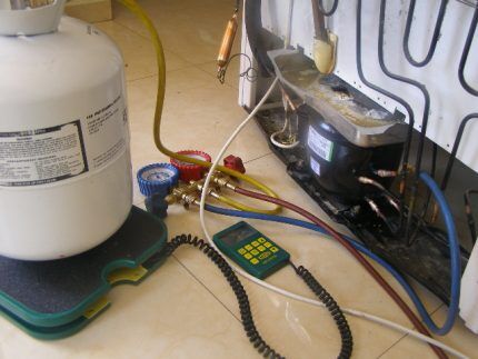 Refilling freon with scales