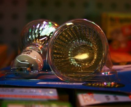 Halogen lamps for spotlights