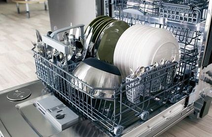 Correct loading of dishes into the machine