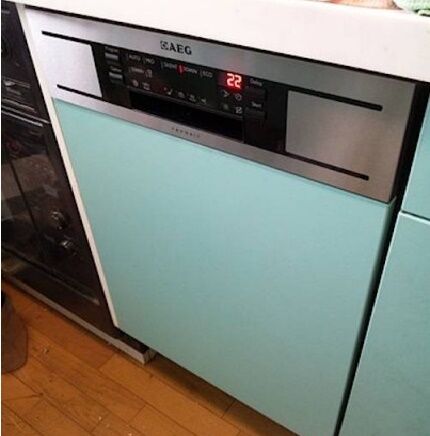 Technical differences of a full-size dishwasher