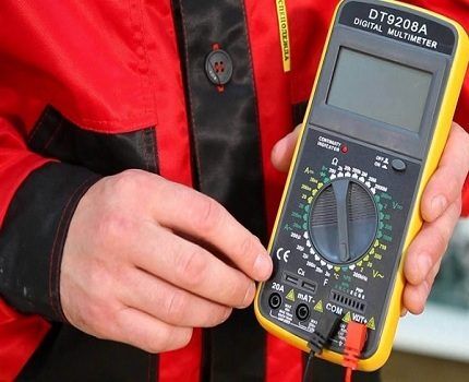 Multimeter na testovanie