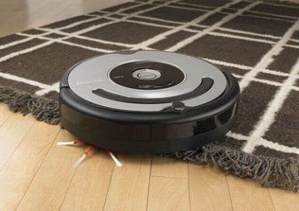 Robot cleaning the carpet