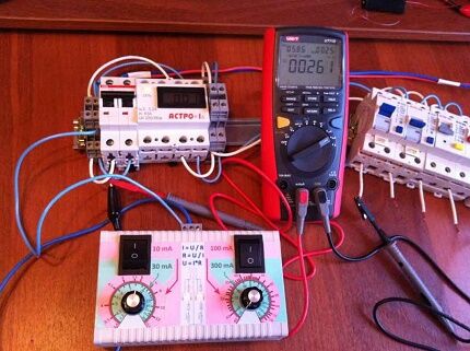 Multimeter tests RCD