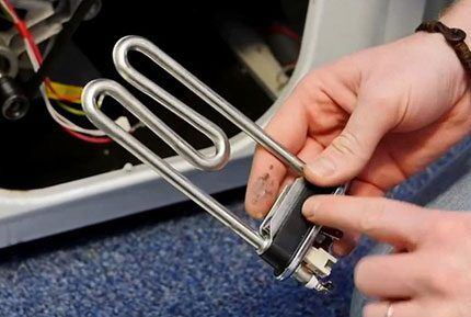 Replacing the heating element of a dishwasher