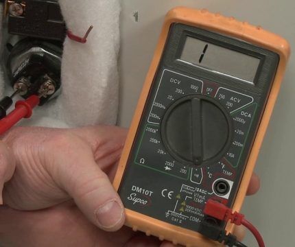 Measuring the electrical resistance of the heating element
