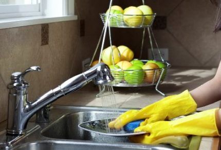 Removing leftover food from plates