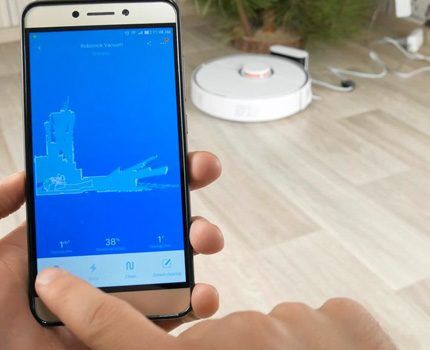 Robotten synkroniserer med en smartphone