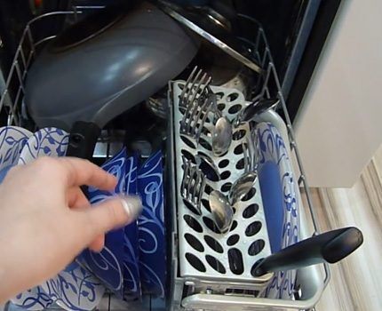There is a separate compartment/basket for small cutlery