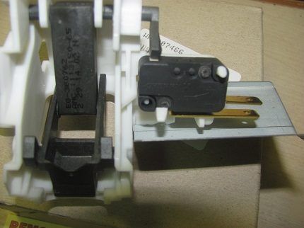 Loading door lock