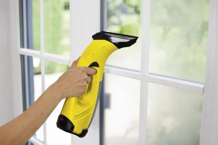 Window vacuum cleaner