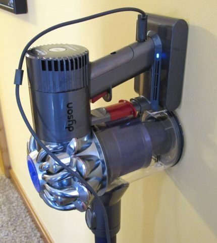 Cordless vacuum cleaner on recharge