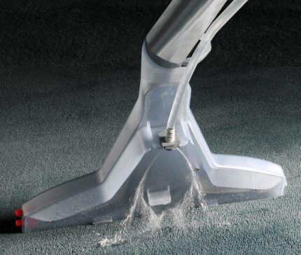 Liquid spray of a washing vacuum cleaner