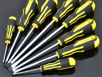 Screwdriver set for disassembly