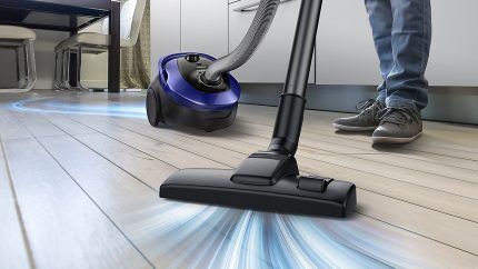 Samsung vacuum cleaner in the process of cleaning