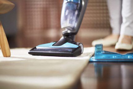 Cleaning with a washing vacuum cleaner