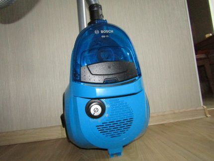 Naka-assemble ang vacuum cleaner