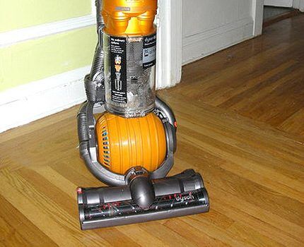 Cyclonic vacuum cleaner na disenyo