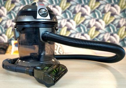 Vacuum cleaner with aqua filter