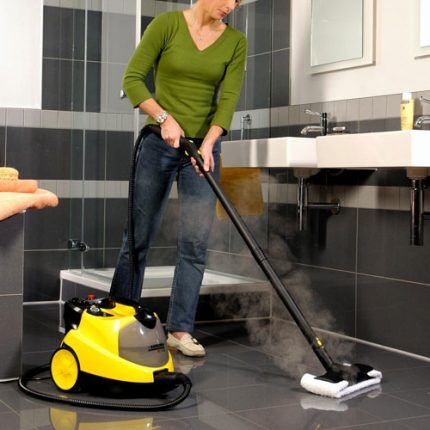 Cleaning with a steam vacuum cleaner