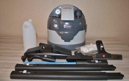 Aspirateur avec accessoires