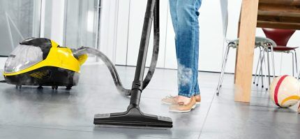 Steam floor cleaning