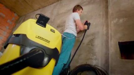 Purpose of a construction vacuum cleaner
