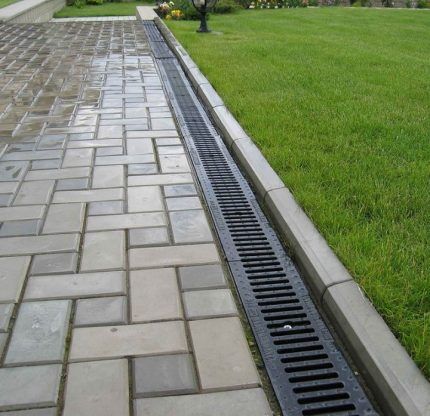 Linear drainage system