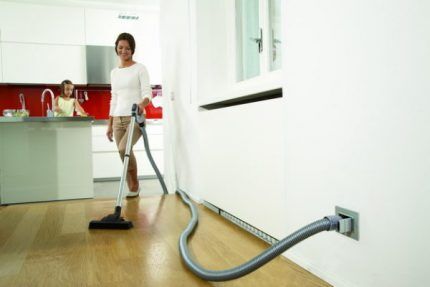 Built-in vacuum cleaner with long hose
