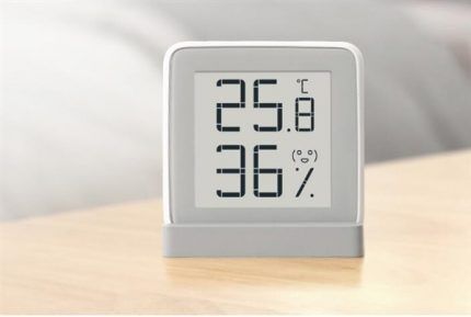 A device that measures humidity and temperature