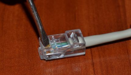 Crimping wires with a screwdriver