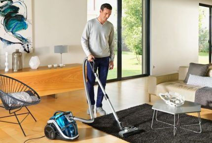 Vacuum cleaner Roventa with a power of 750 W