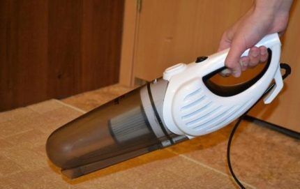 Manual vacuum cleaner from Kitfort