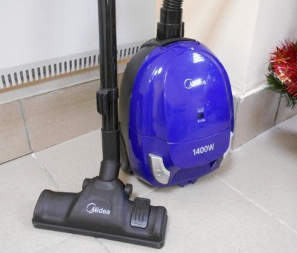 Midea vacuum cleaner on a smooth floor
