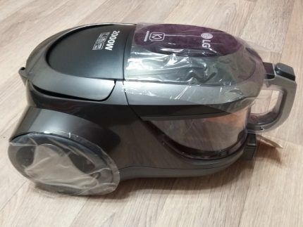 Vacuum cleaner LG2000w na may malalaking gulong