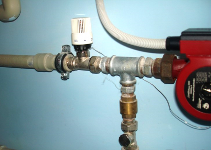 Thermostat on the pipe