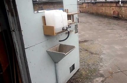 Lavabo à bidon avec évier