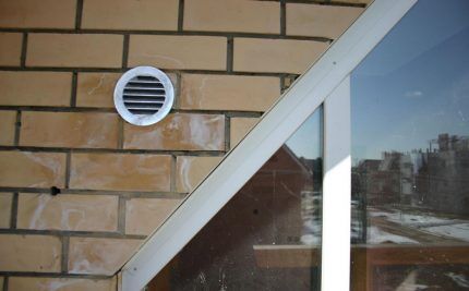 External metal ventilation grille 