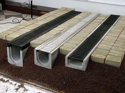 Concrete storm drainage trays