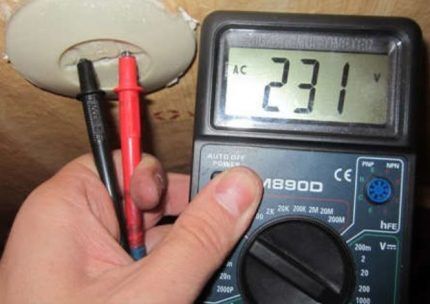 Measuring voltage with a multimeter